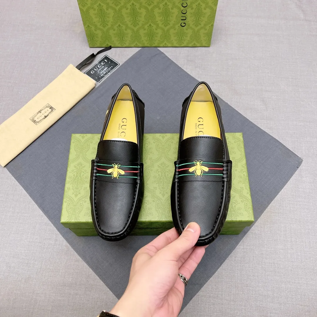 p400 GUCCI, Gucci official flagship store original casual beanie shoes ~ Four Seasons Trendy Shoes 👟》New version at the counter, Gucci 1:1 high-quality workmanship, upper: imported pebbled calfskin, genuine sweat-absorbent pigskin lining, fashionable lazy business style design, casual loafers, running shoes are perfect for young people. British fashion boots 😍 Equipped with original raw rubber wear-resistant outsole, absolutely high-end and classy, ​​suitable for drivers only 🚗 A must-have for fashionable men, standard code 37-45 No. 071